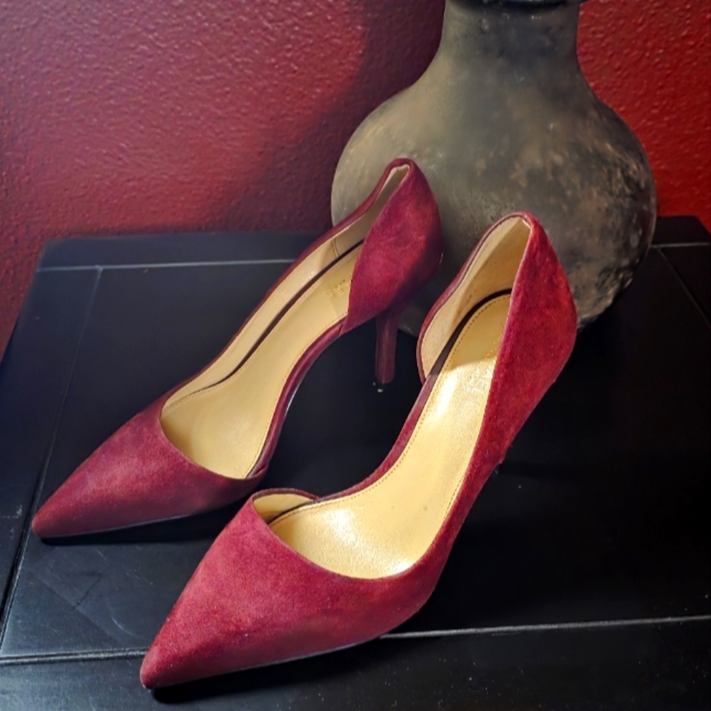 MICHAEL KORS Very Gently Worn Luxurious Burgundy Suede Pumps
